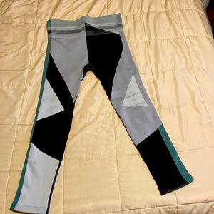 Urban Outfitters sportswear Nike Dri Fit Women’s leggings grey tones szM 🏃🏽‍♀️